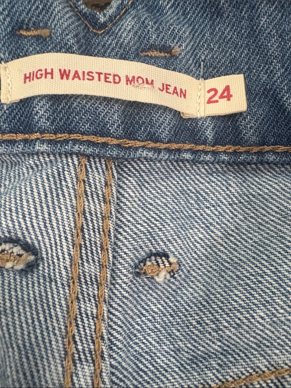 Levi’s- high waist blue woman’s jeans
Back waist notch styling /size 24 - Picture 4 of 10